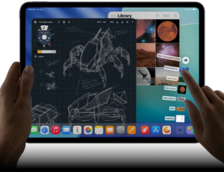 iPad Pro, kleur spacezwart, linkerhand houdt device vast, rechterhand wijst en beweegt om meerdere geopende appvensters te manipuleren, een tekentool met schetsen van mechanische ontwerpen, fotobibliotheek van planeten en ruimteafbeeldingen, bestanden in de downloadmap waaieren uit